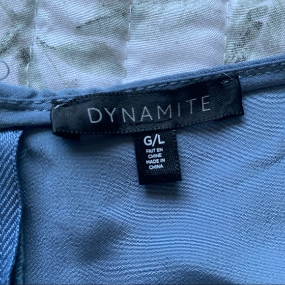 Dynamite Sleeveless Blouse - Picture 2 of 6